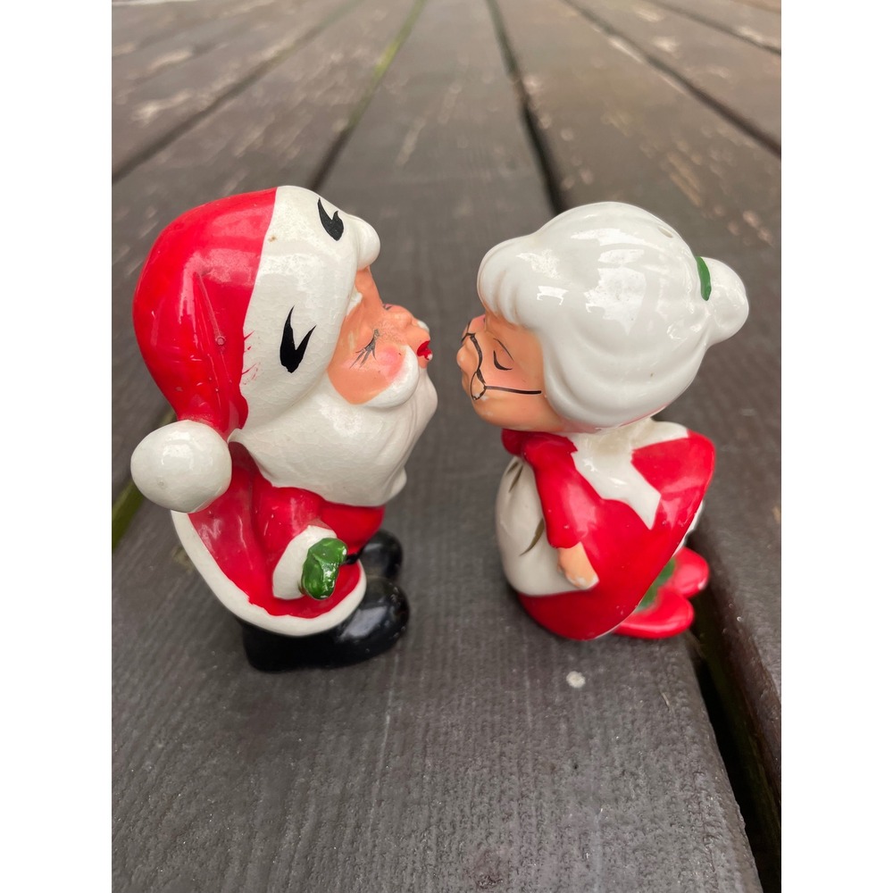 Vintage Kissing Santa and Mrs Claus Salt and Pepper Shakers Set Made in Japan